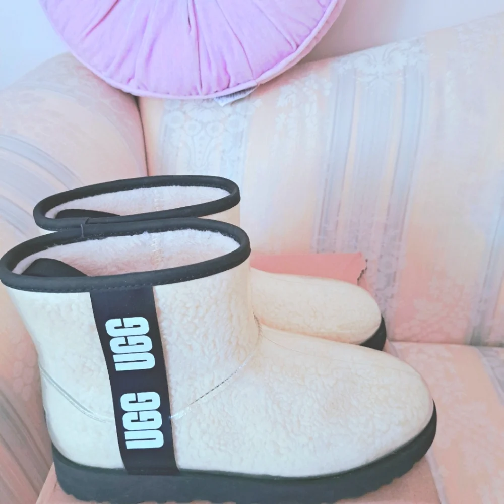 UGG CLEAR MINI CLASSIC NATURAL BEIGE & BLACK ANKLE BOOTS